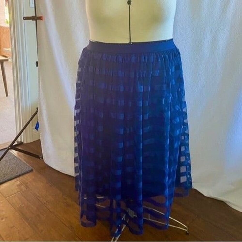 Metro Wear blue midi length skirt . Size xl.